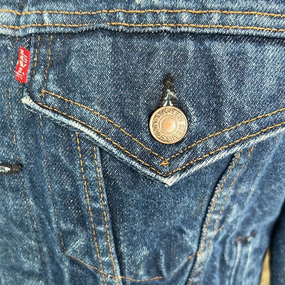 Vintage Levi dark wash button down jean jacket 70708 0216 Size 18. - Picture 6 of 16